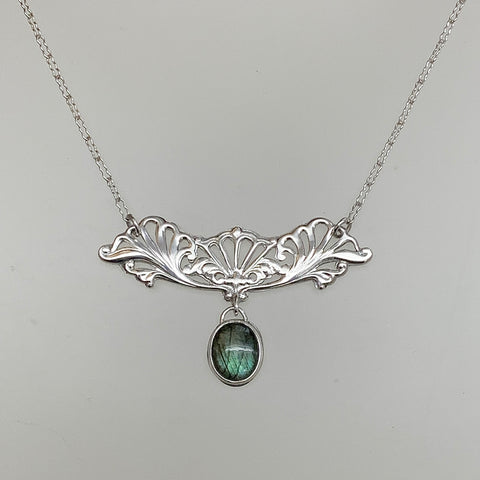 Delicata- Sterling silver and Labradorite necklace.