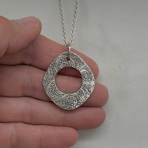 Fidget - necklace