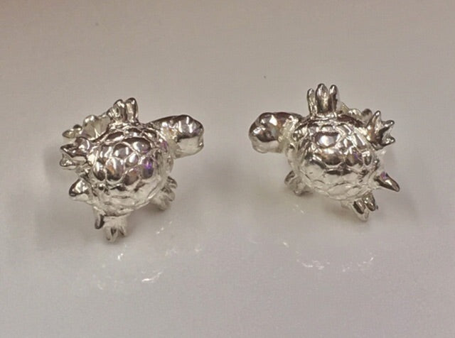 Shelly - Tiny turtle, post earrings in Sterling silver