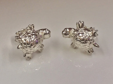 Shelly - Tiny turtle, post earrings in Sterling silver